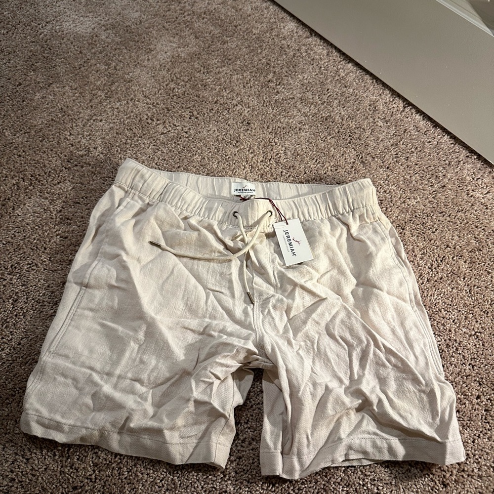 NWT Men’s Cream Casual Shorts (SIZE: XL)